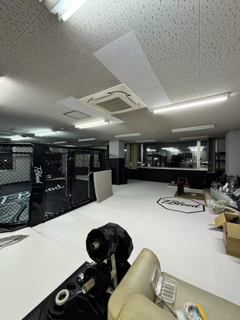 クライアント プロジェクトの更新: プロフェッショナル MMA オクタゴンとロール マット ジムの設置が完了