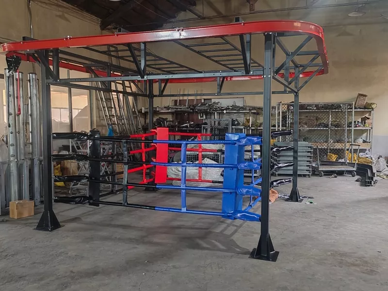 オールインワンのカスタム トレーニング ハブを使用できるのに、なぜ標準のボクシング リングで満足するのでしょうか?
